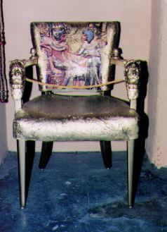 throne2.jpg